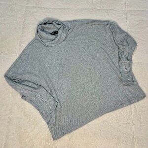 Simply Vera - Vera Wang gray light knit top with shimmery silver threads, XL